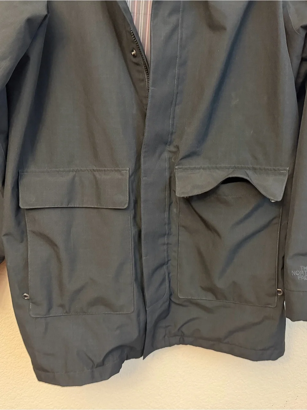 The North Face Hyvent Black Hooded field Raincoat with Flap Pockets Sz XL